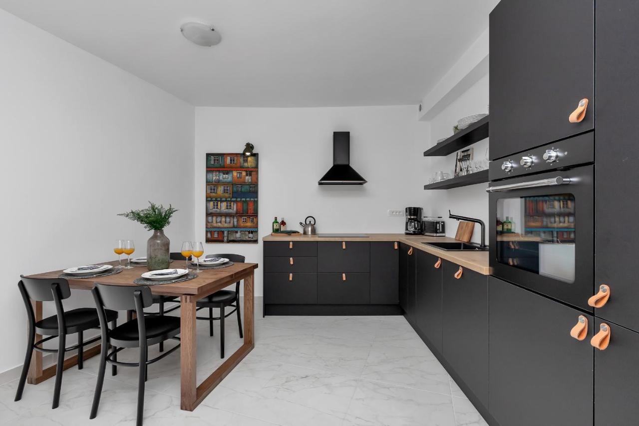 Apartment Lotte With Private Pool In The City Center! Makarska Zewnętrze zdjęcie