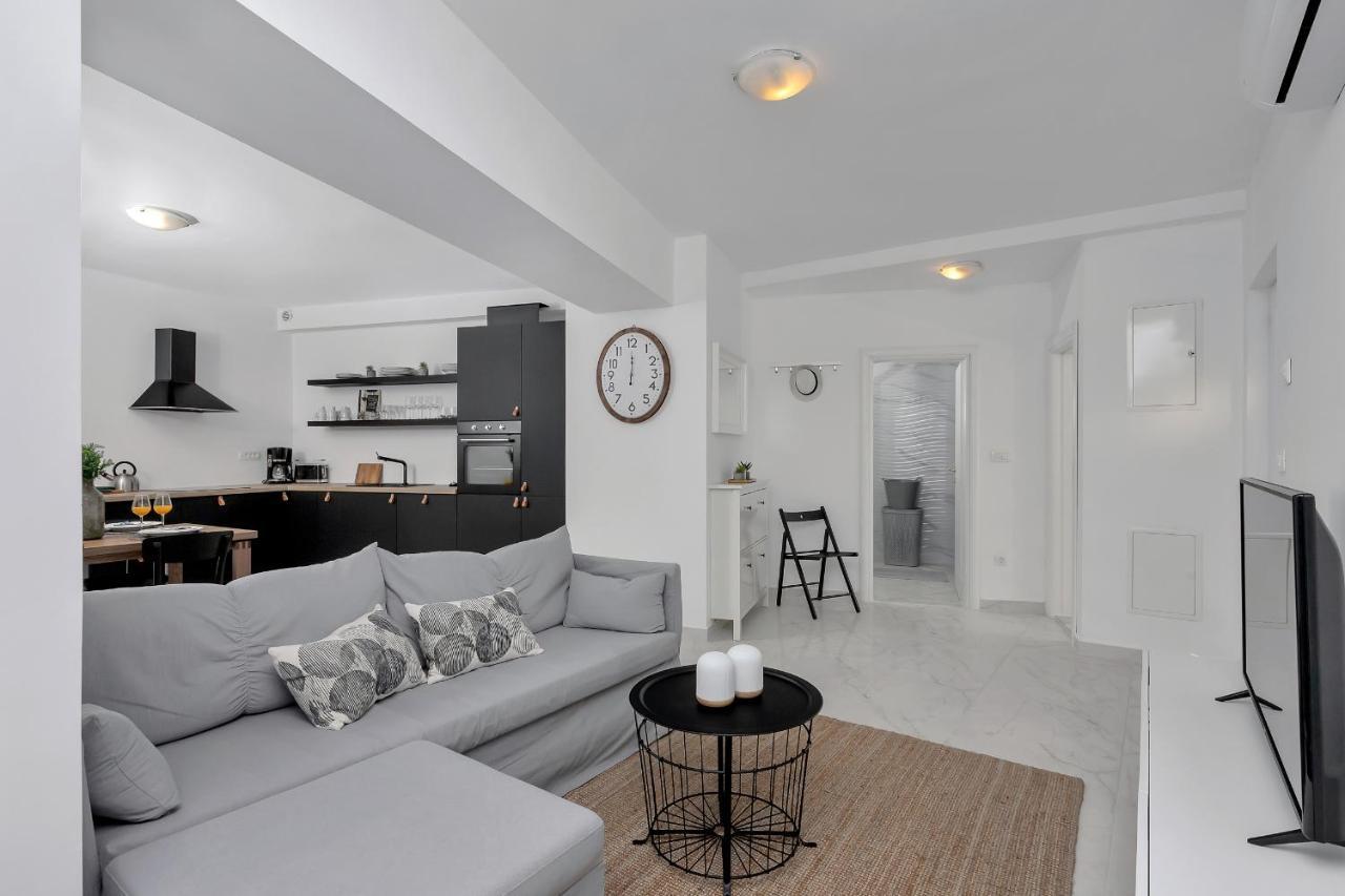 Apartment Lotte With Private Pool In The City Center! Makarska Zewnętrze zdjęcie